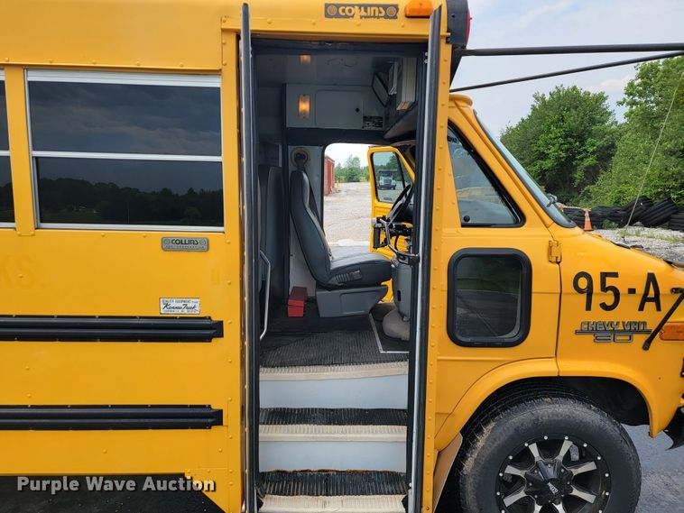 image for item JL9442 1995 Chevrolet G30  school bus