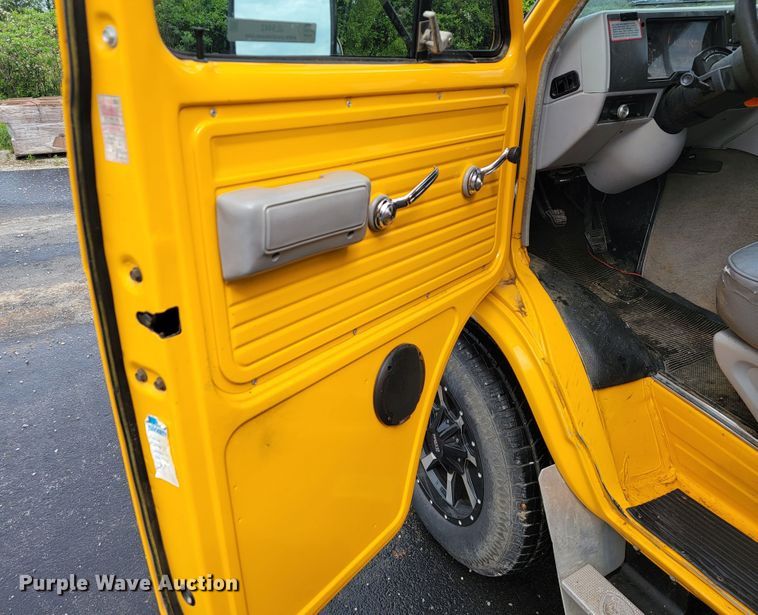 image for item JL9442 1995 Chevrolet G30  school bus