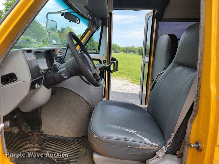 image for item JL9442 1995 Chevrolet G30  school bus