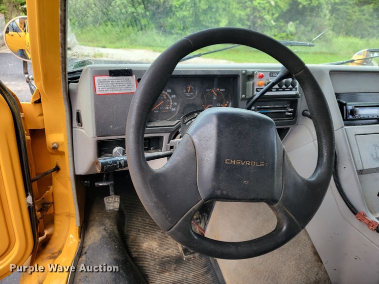 image for item JL9442 1995 Chevrolet G30  school bus