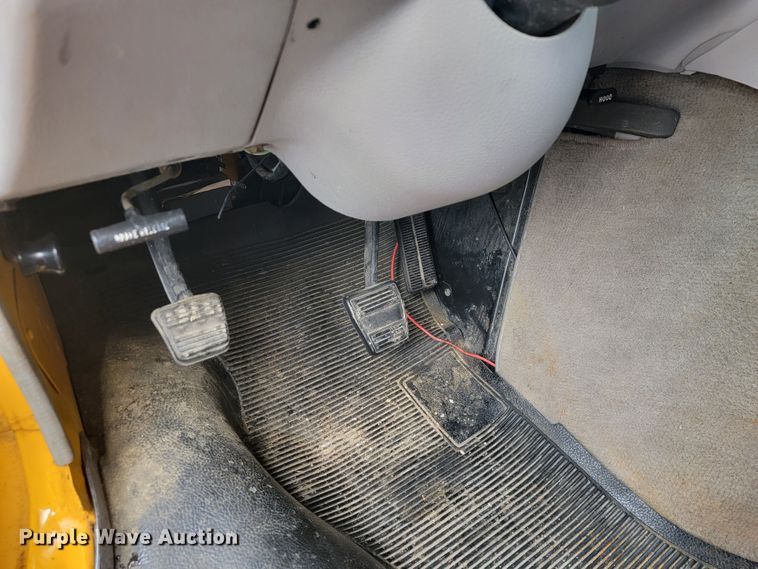 image for item JL9442 1995 Chevrolet G30  school bus