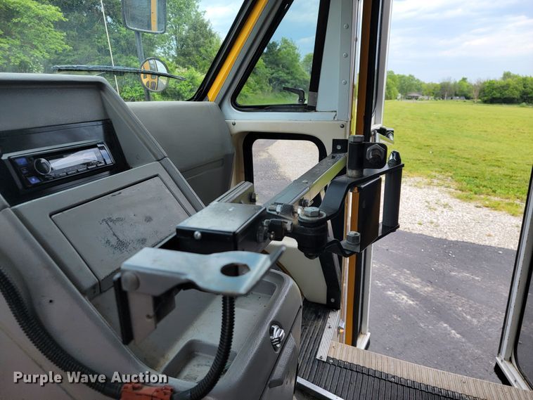 image for item JL9442 1995 Chevrolet G30  school bus