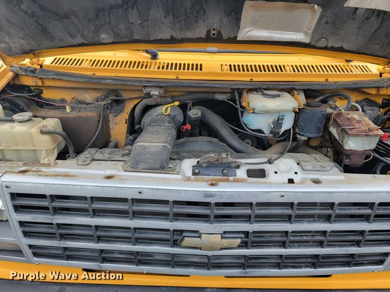 image for item JL9442 1995 Chevrolet G30  school bus