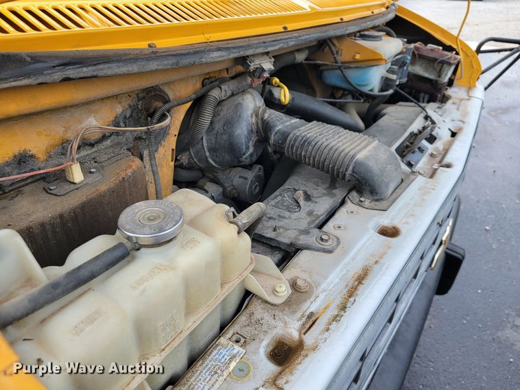 image for item JL9442 1995 Chevrolet G30  school bus