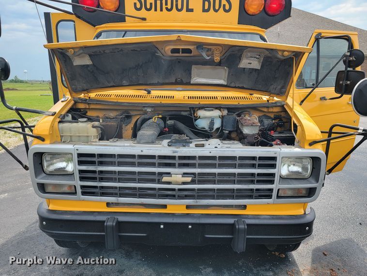 image for item JL9442 1995 Chevrolet G30  school bus