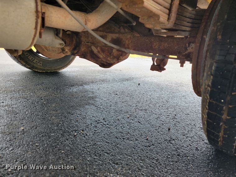 image for item JL9442 1995 Chevrolet G30  school bus