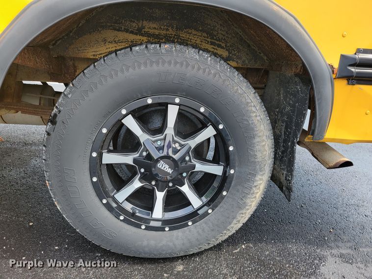 image for item JL9442 1995 Chevrolet G30  school bus