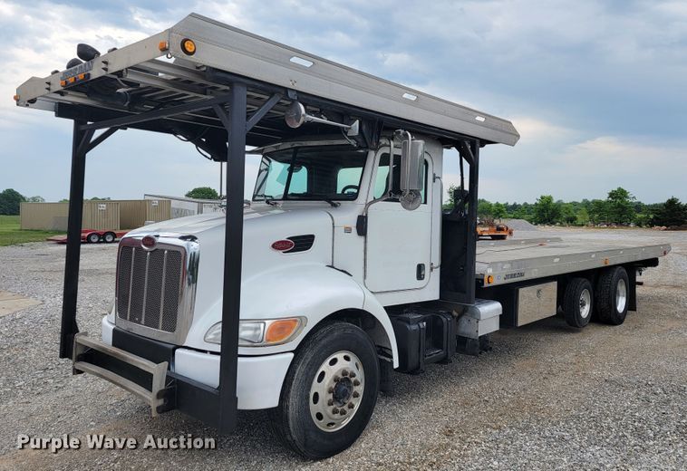 image for item JL9443 2007 Peterbilt 335  rollback truck