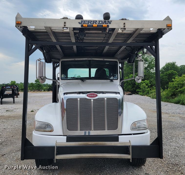 image for item JL9443 2007 Peterbilt 335  rollback truck