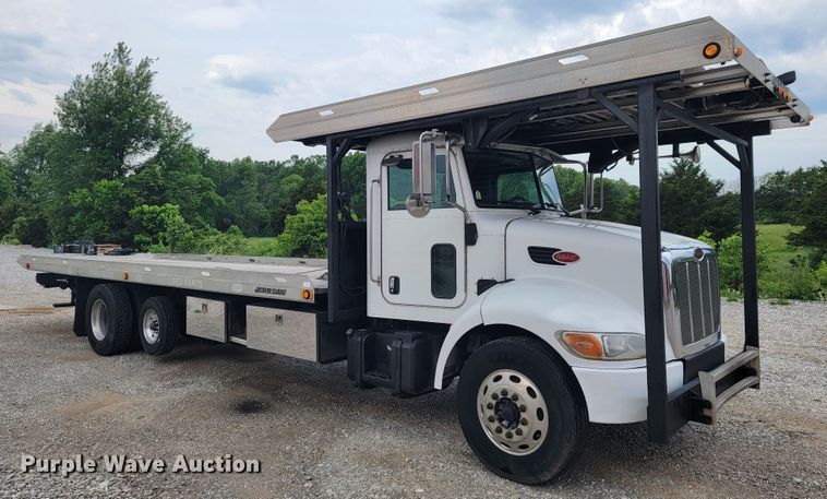 image for item JL9443 2007 Peterbilt 335  rollback truck