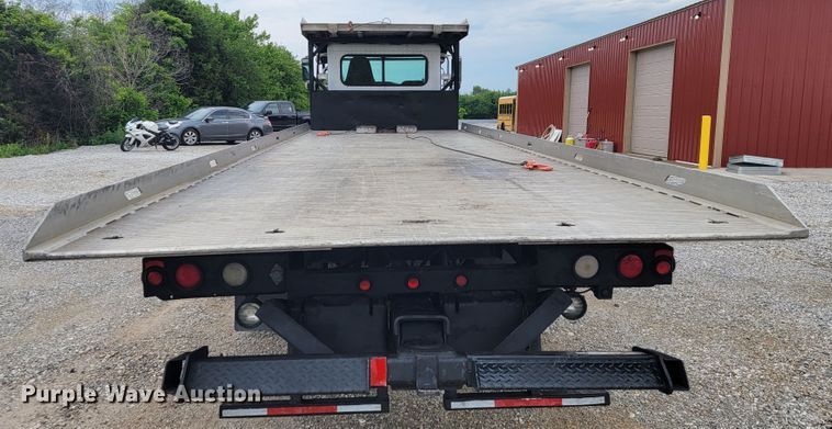 image for item JL9443 2007 Peterbilt 335  rollback truck