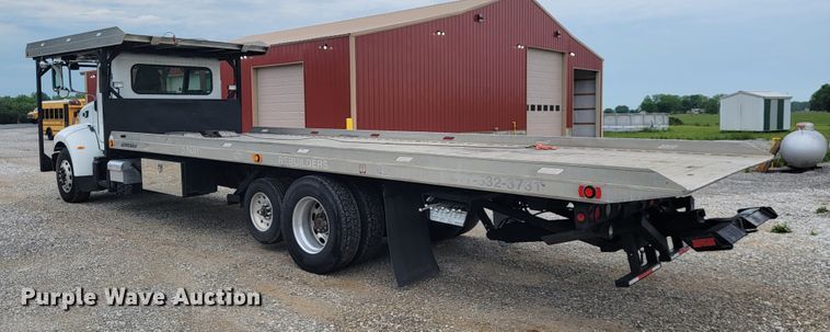 image for item JL9443 2007 Peterbilt 335  rollback truck