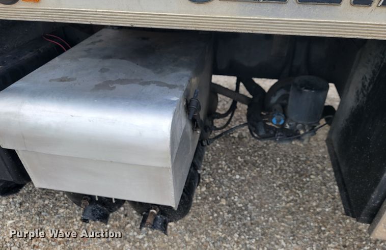 image for item JL9443 2007 Peterbilt 335  rollback truck