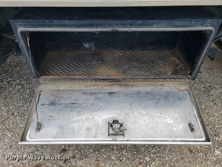 image for item JL9443 2007 Peterbilt 335  rollback truck