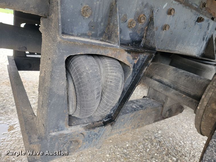 image for item JL9443 2007 Peterbilt 335  rollback truck