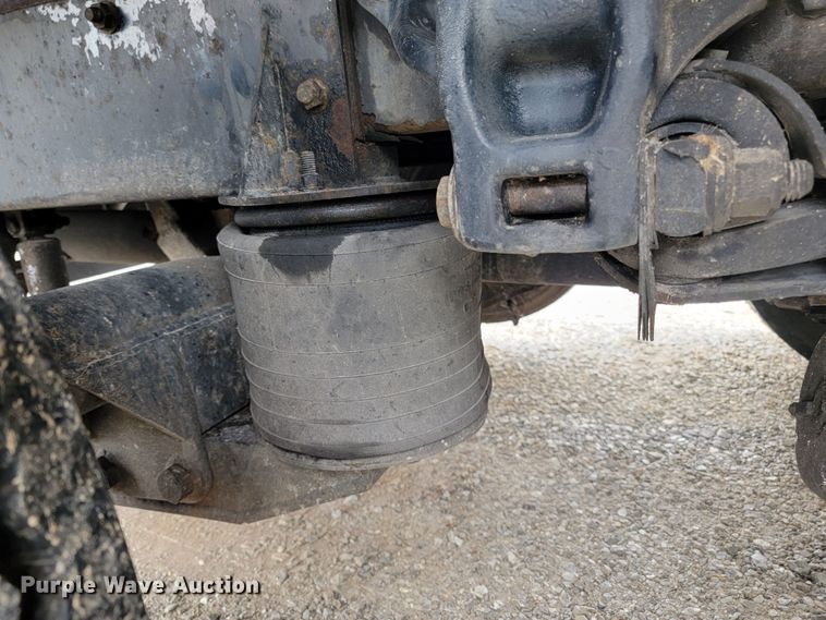 image for item JL9443 2007 Peterbilt 335  rollback truck