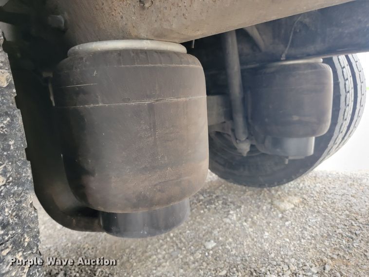 image for item JL9443 2007 Peterbilt 335  rollback truck