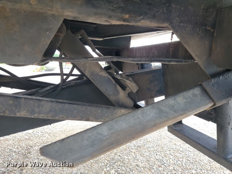 image for item JL9443 2007 Peterbilt 335  rollback truck