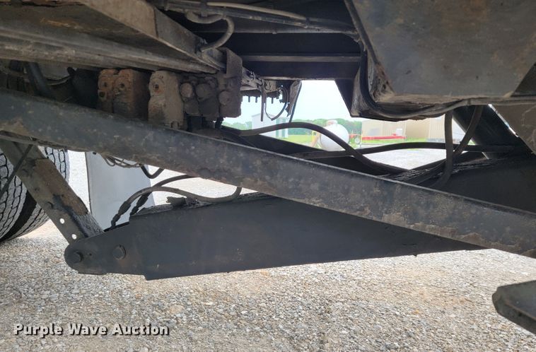 image for item JL9443 2007 Peterbilt 335  rollback truck