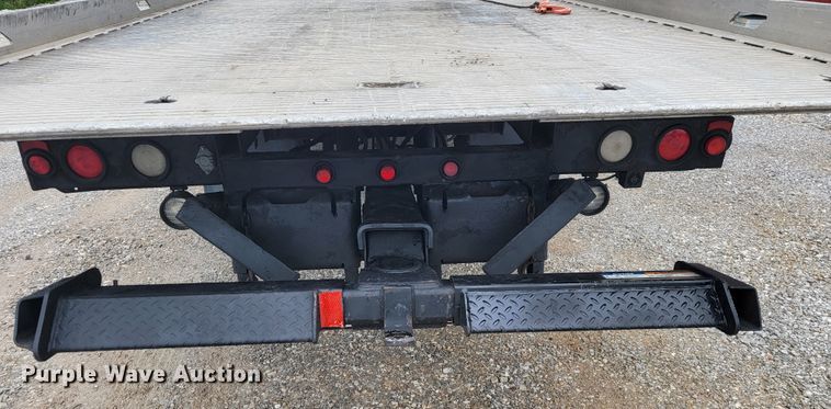 image for item JL9443 2007 Peterbilt 335  rollback truck