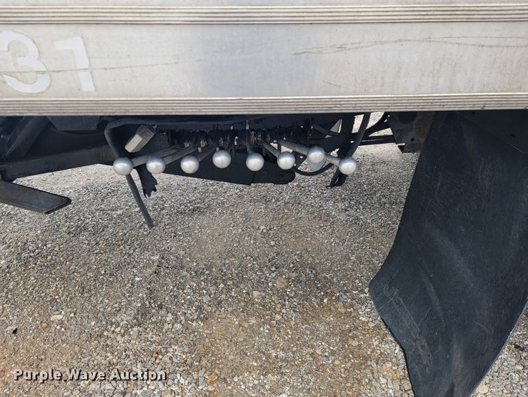 image for item JL9443 2007 Peterbilt 335  rollback truck