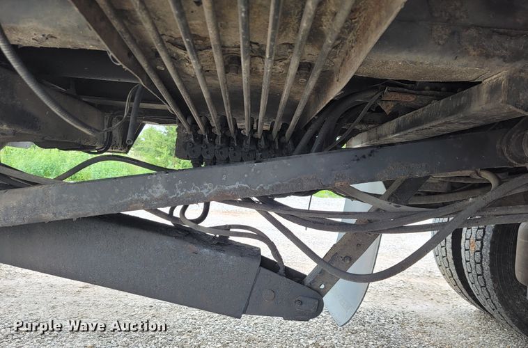 image for item JL9443 2007 Peterbilt 335  rollback truck