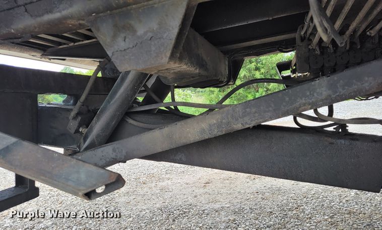 image for item JL9443 2007 Peterbilt 335  rollback truck