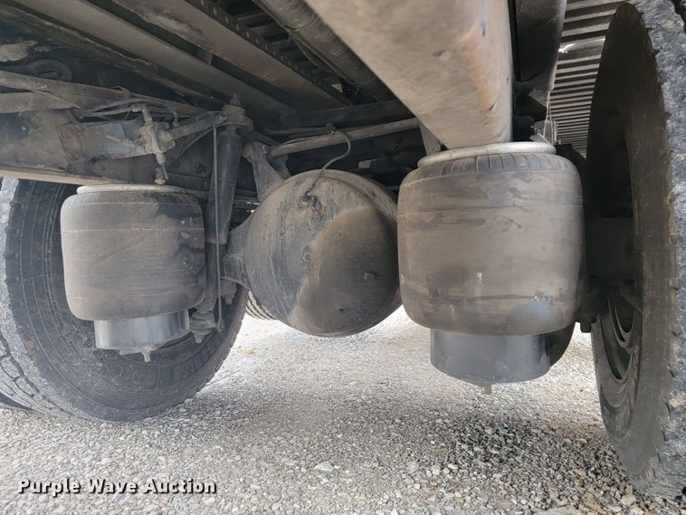 image for item JL9443 2007 Peterbilt 335  rollback truck