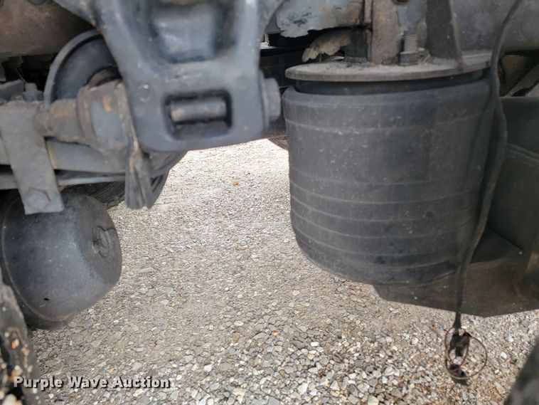 image for item JL9443 2007 Peterbilt 335  rollback truck