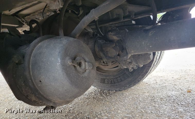 image for item JL9443 2007 Peterbilt 335  rollback truck