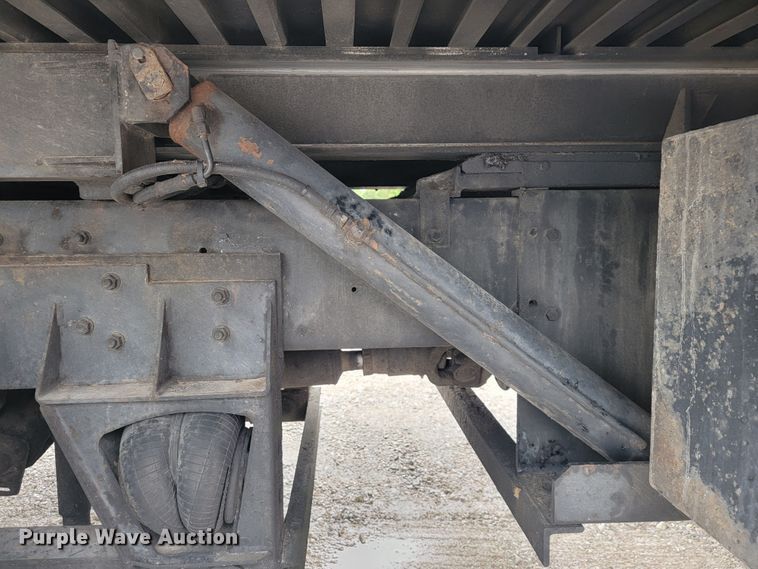 image for item JL9443 2007 Peterbilt 335  rollback truck