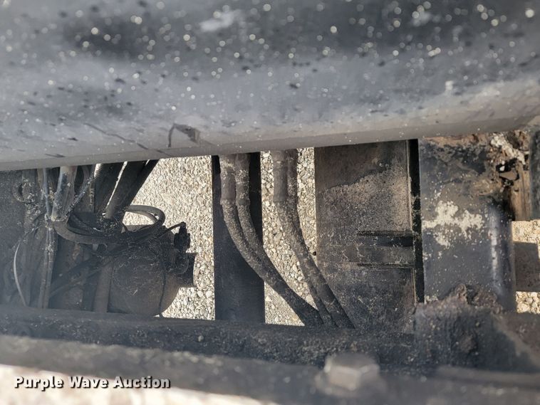 image for item JL9443 2007 Peterbilt 335  rollback truck