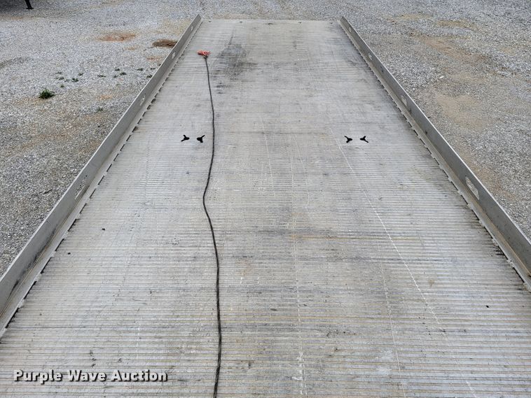 image for item JL9443 2007 Peterbilt 335  rollback truck