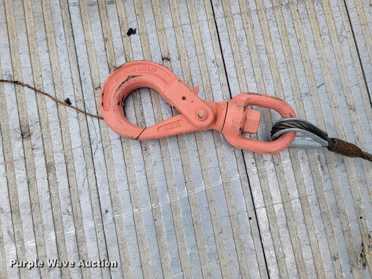 image for item JL9443 2007 Peterbilt 335  rollback truck