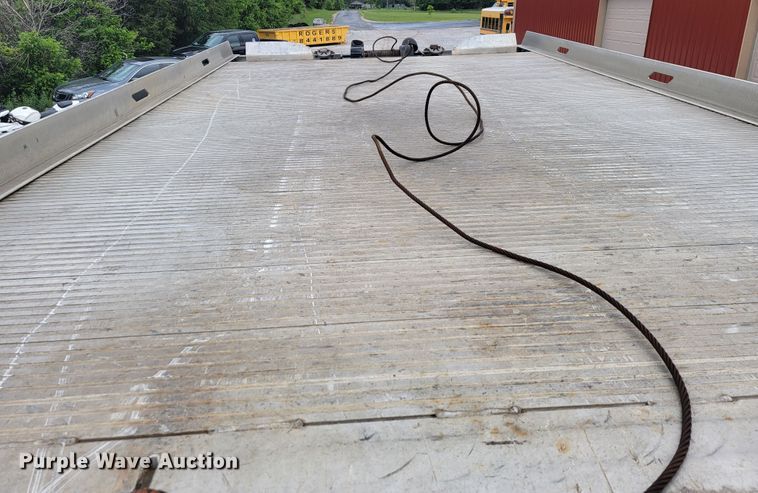 image for item JL9443 2007 Peterbilt 335  rollback truck