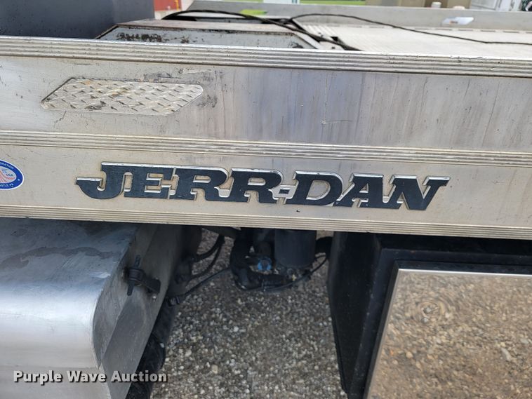 image for item JL9443 2007 Peterbilt 335  rollback truck