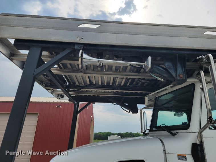 image for item JL9443 2007 Peterbilt 335  rollback truck