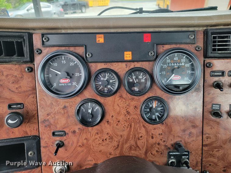 image for item JL9443 2007 Peterbilt 335  rollback truck