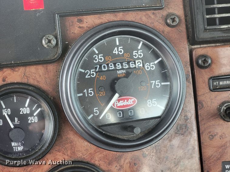 image for item JL9443 2007 Peterbilt 335  rollback truck