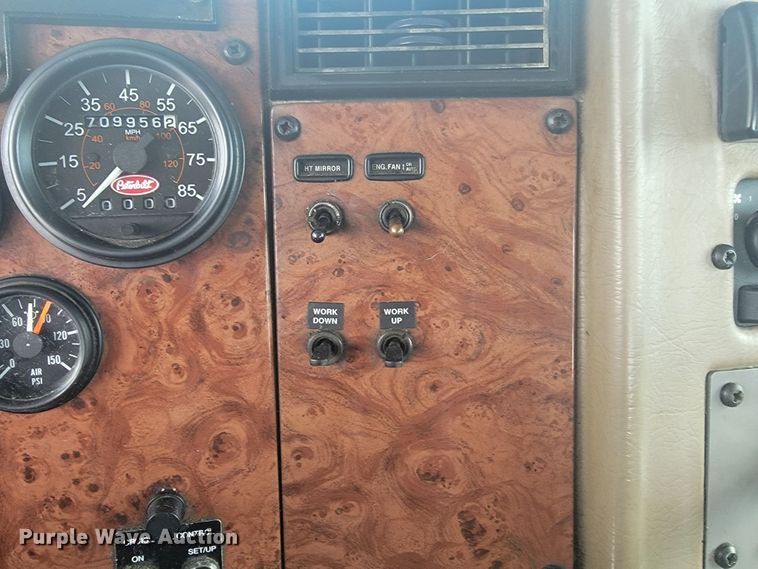 image for item JL9443 2007 Peterbilt 335  rollback truck