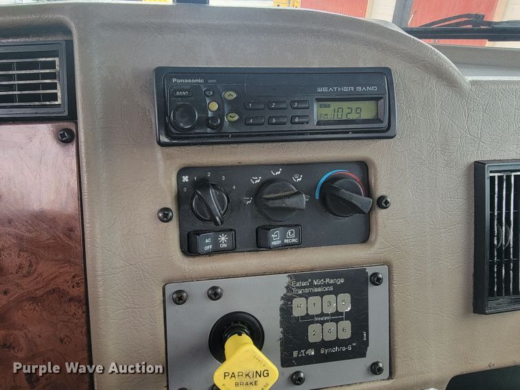 image for item JL9443 2007 Peterbilt 335  rollback truck