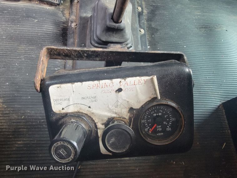 image for item JL9443 2007 Peterbilt 335  rollback truck