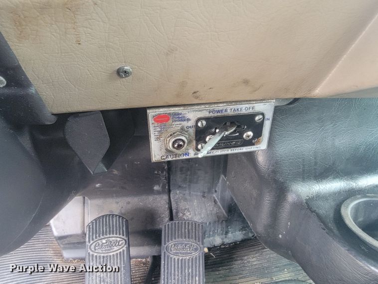 image for item JL9443 2007 Peterbilt 335  rollback truck