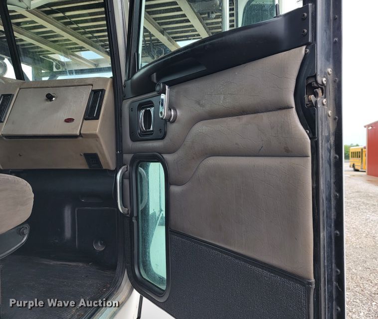 image for item JL9443 2007 Peterbilt 335  rollback truck