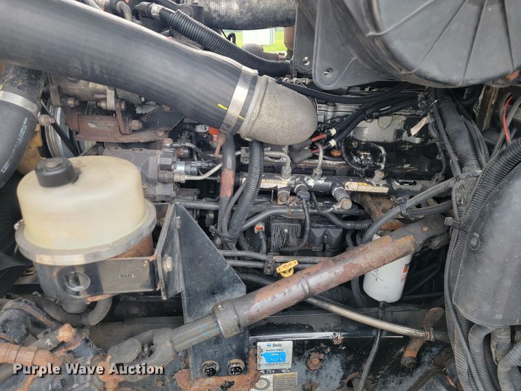 image for item JL9443 2007 Peterbilt 335  rollback truck