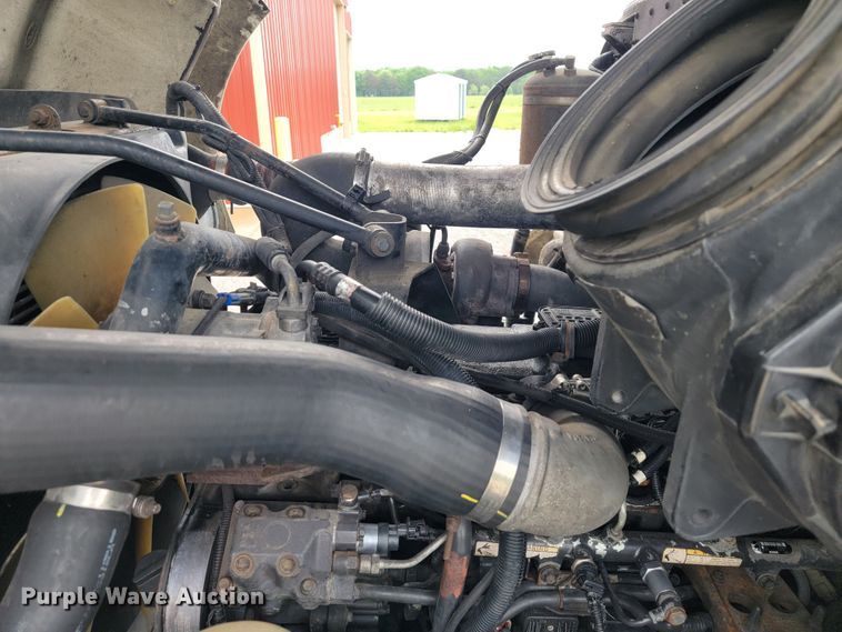 image for item JL9443 2007 Peterbilt 335  rollback truck