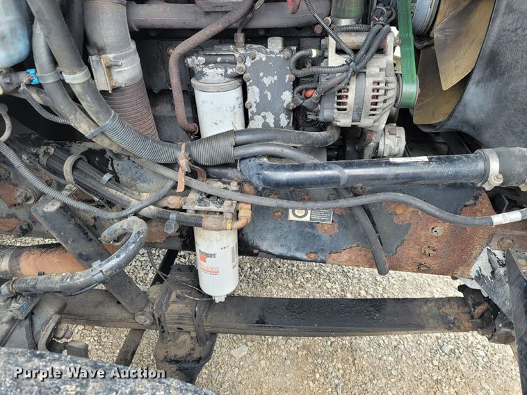 image for item JL9443 2007 Peterbilt 335  rollback truck