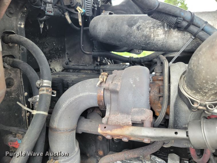 image for item JL9443 2007 Peterbilt 335  rollback truck