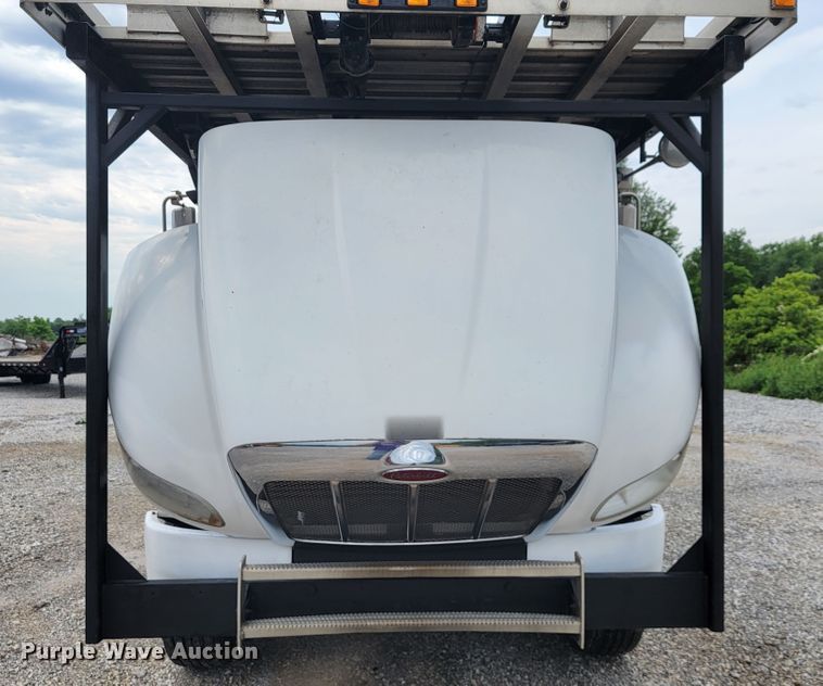 image for item JL9443 2007 Peterbilt 335  rollback truck