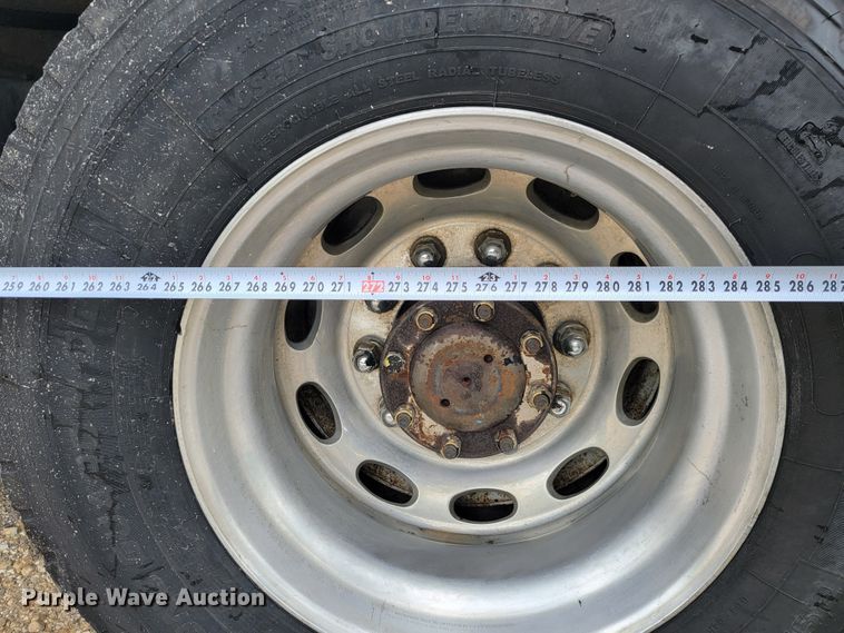 image for item JL9443 2007 Peterbilt 335  rollback truck